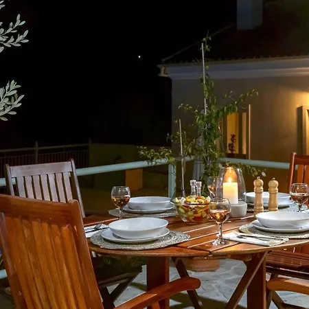 Villa Loggos View House *